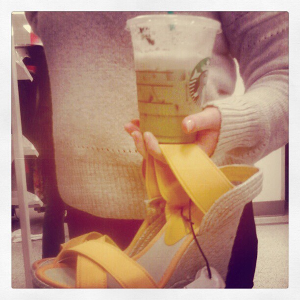 Ross - Latte and Lemon Wedges