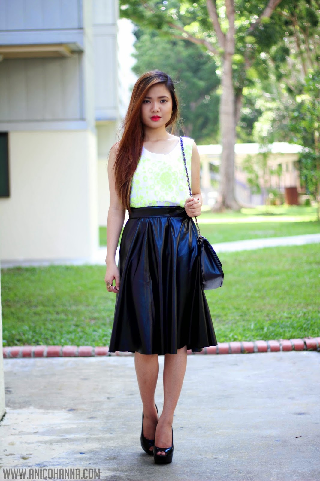 how-to-wear-the-leather-midi-skirt-broke-and-beautiful